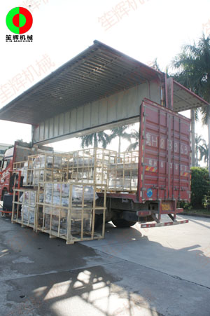 打蒜泥機(jī)及洗菜機(jī)裝車發(fā)貨！