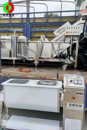 廣州客戶訂購的全網(wǎng)鏈氣泡清洗機、攪拌機裝車交付客戶！