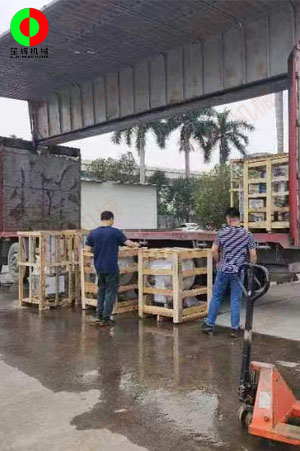 削皮機、切菜機、薯條機等一批蔬果加工設(shè)備發(fā)往海南?？冢? /></a></div>
                    <div   id=