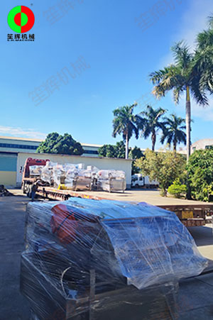 兩條蔬果清洗加工設(shè)備線裝車(chē)交付上?？蛻?！