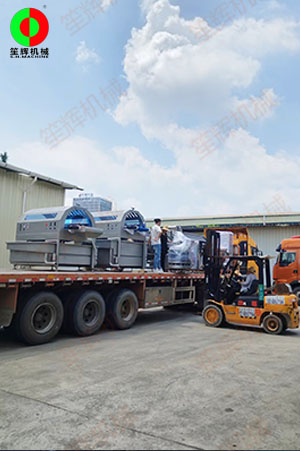 客戶訂購的智能渦流清洗線裝車出貨！