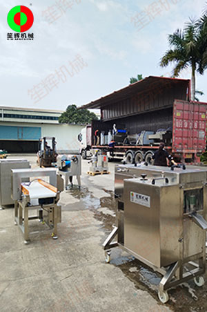 客戶訂購的一批肉類和水產(chǎn)加工設(shè)備發(fā)貨交付！